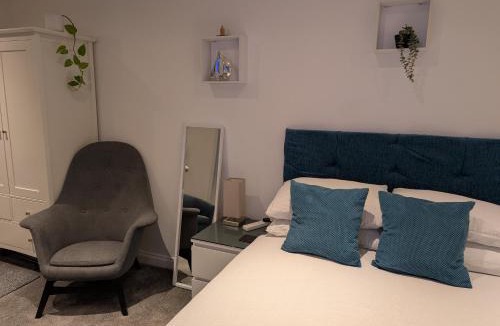 Bobbing Apartment | Sittingbourne 1 bed self-contained annex, with parking