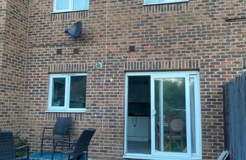 Sittingbourne House | Sittingbourne Serenity - Spacious 4-Bed House