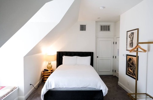 West Campus Hotel | Situated merely one mile from the University of Texas, this historic establishme