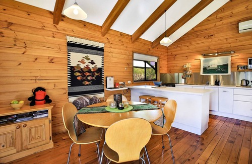 Kangaroo Valley Cabin | Siver Cabin Summary: