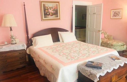 Roselawn Finance Bed & Breakfast | Six Acres Bed & Breakfast