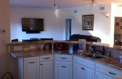 West Tisbury House | SIX BEDROOM COMPOUND W/CENTRAL AIR IN IDYLLIC SETTING