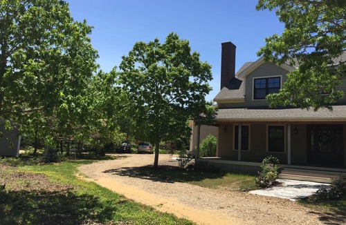 West Tisbury House | SIX BEDROOM COMPOUND W/CENTRAL AIR IN IDYLLIC SETTING