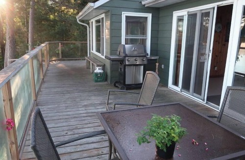 Crystal Beach Cottage | Six bedroom cottage with stunning view of lake