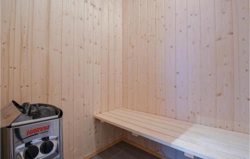 Egsmark Strand House | Six-Bedroom Holiday Home In Ebeltoft