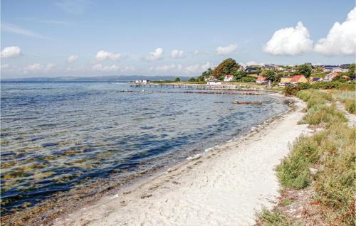 Egsmark Strand House | Six-Bedroom Holiday Home In Ebeltoft