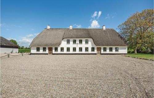 Kelstrup House | Six-Bedroom Holiday Home In Haderslev