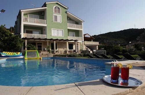 Peracko Blato Villa | Six Bedroom Villa With Heated Pool