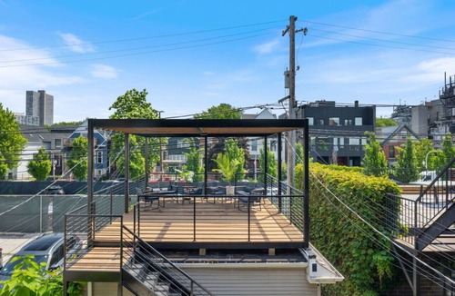 Wrigleyville Condo | Six-Bedrooms in Wrigleyville