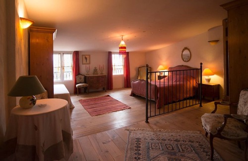 Puimoisson Bed & Breakfast | Six candles were counted to me.