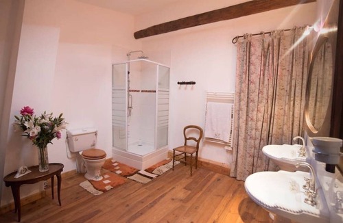 Puimoisson Bed & Breakfast | Six candles were counted to me.