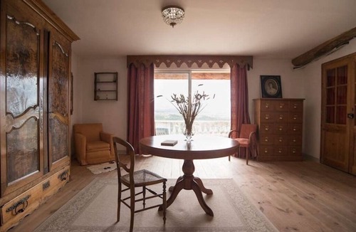 Puimoisson Bed & Breakfast | Six candles were counted to me.