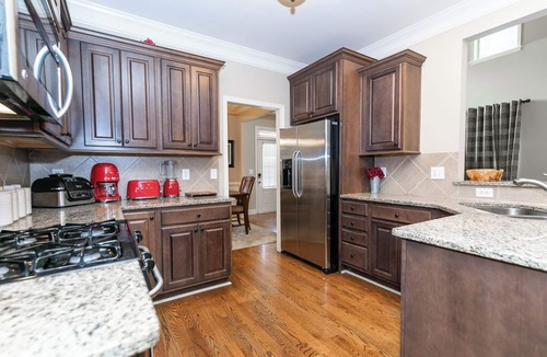 Arbor Gate House | Six Flags + Downtown Access | World Cup Stay