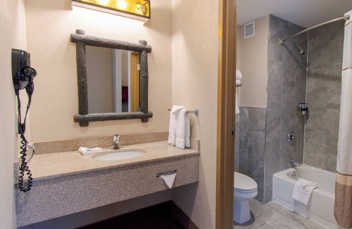 Queensbury Resort | Six Flags Great Escape Lodge & Indoor Waterpark