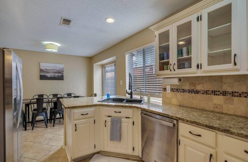 San Antonio House | Six Flags|SeaWorld|LaCantera