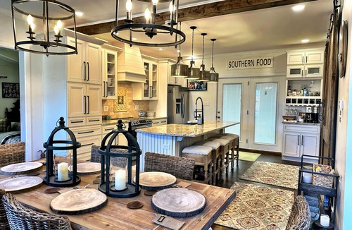 Morganfield House | Six Keys: Full house sleeps 7. Bourbon farmhouse style!