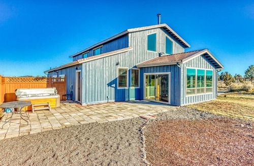 Bend House | Six Mountain View