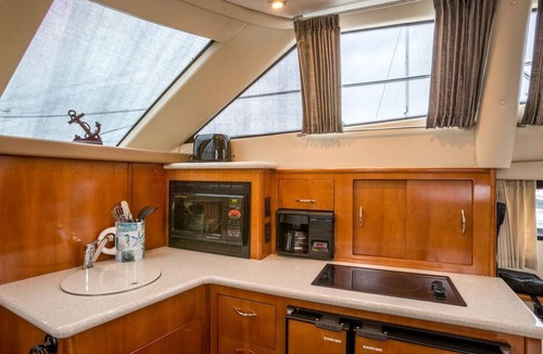 Thompson Square - Bunker Hill Boat Rental | Six-Person Luxury Yacht Rental in the Boston Harbor of Massachusetts