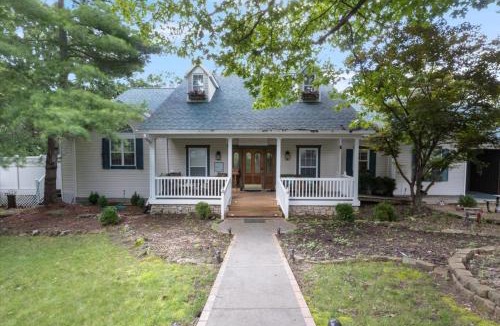 Osage Beach House | Six Suites with Hot Tubs, Private Jacuzzi Baths, Wooded Garden and Lake Access with Boat Slip