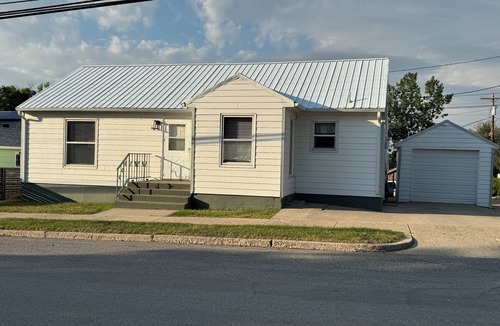 Santa Rita House | Sixty minutes to Glacier Park! Family friendly house.
