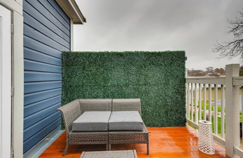 Near East Side Apartment | SJ3Contemporary Exclusive Suite Downtown San Antonio