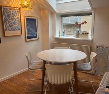 Herning Apartment | Skøn centralt beliggende lejlighed m.tagterrasse