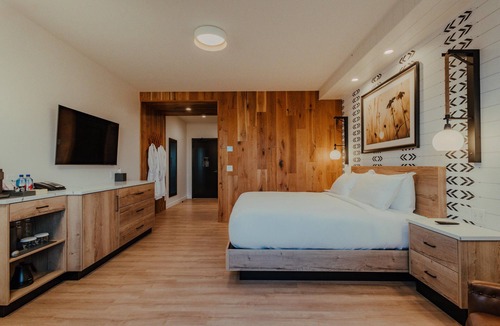 Mottville Hotel | Skaneateles Fields Resort & Spa, Curio Collection By Hilton