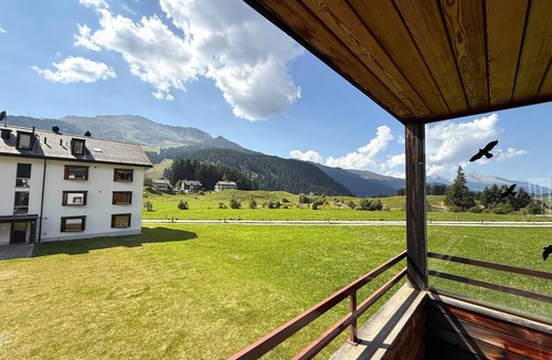 Parpan Apartment | Ski Apartment with Fireplace & Mountain Views