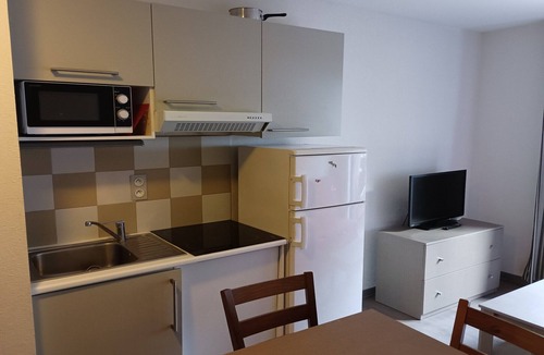 Les Angles Apartment | Ski Apartment with Pool & Free Parking