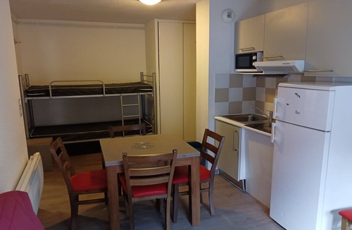 Les Angles Apartment | Ski Apartment with Pool & Free Parking
