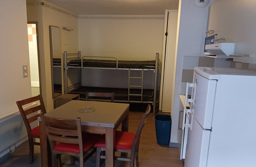 Les Angles Apartment | Ski Apartment with Pool & Free Parking