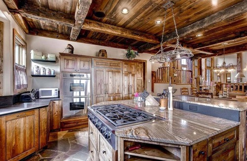 Four O'Clock House | Ski Bridge Lodge-Luxury Private Home-Great Views-Hot Tub!