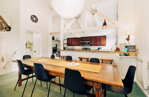 Mammoth Lakes Ski Chalet | Ski Chalet 3-Min from Mammoth, Shuttle Outside