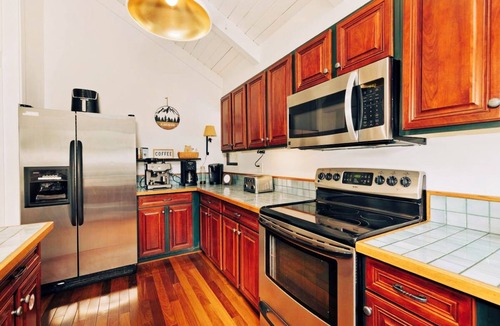 Mammoth Lakes Ski Chalet | Ski Chalet 3-Min from Mammoth, Shuttle Outside