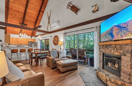 Beech Mountain Ski Chalet | Ski Chalet at Beech Mountain with Hot Tub
