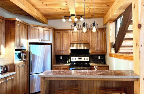 Saint-Philemon Ski Chalet | Ski Chalet | Mountain and Spa | Chalet Heritage