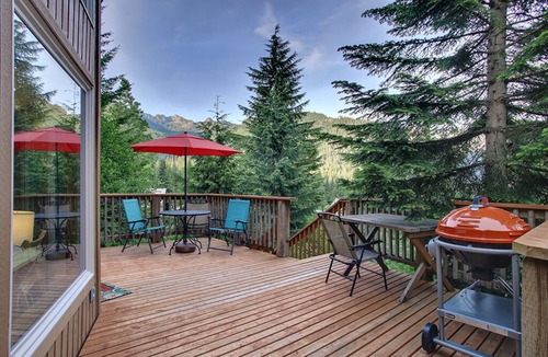 Snoqualmie Pass Ski Chalet | Ski chalet with mountain views.
