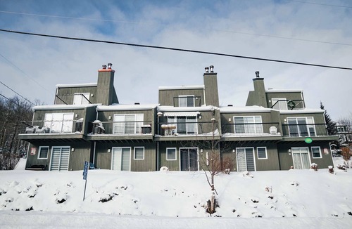 Notre-Dame-Auxiliatrice-de-Buckland Apartment | Ski Condo | Condo Mont du Midi 64