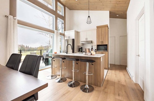 Adstock Ski Chalet | Ski Condo & Spa | L'Elegance Des Sommets