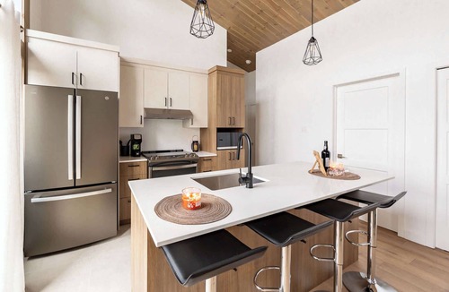 Adstock Ski Chalet | Ski Condo & Spa | L'Elegance Des Sommets