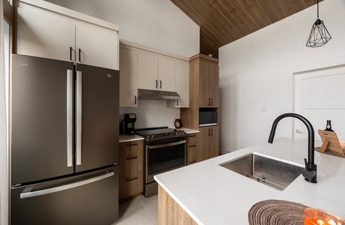 Adstock Ski Chalet | Ski Condo & Spa | L'Elegance Des Sommets