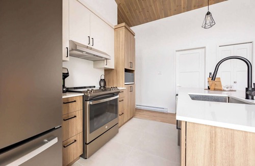 Adstock Ski Chalet | Ski Condo & Spa | L'Elegance Des Sommets