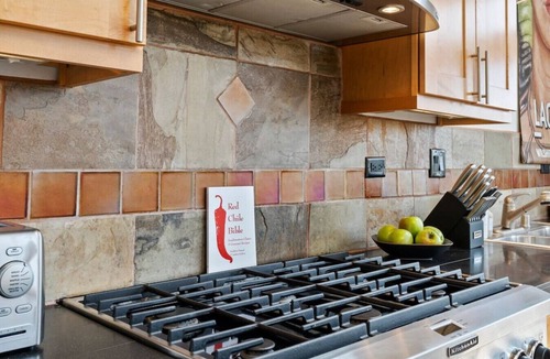 South Capitol Condo | Ski Discounts! Light Modern Railyard View Loft