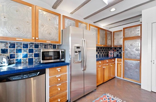Historic Eastside Villa | Ski Discounts! Luxe Canyon Rd, near Art Galleries