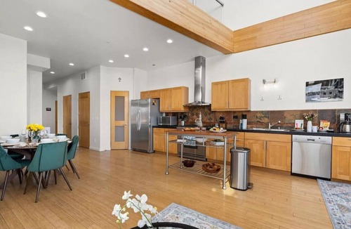 South Capitol Apartment | Ski Discounts! Modern Comfort Loft with Stunning Views by Railyard!