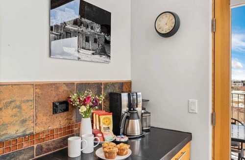South Capitol Apartment | Ski Discounts! Modern Comfort Loft with Stunning Views by Railyard!