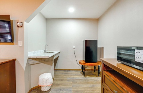 Clarkston Apartment | Ski, Explore, Bring Pets! Studio 5 Mi to Pine Knob