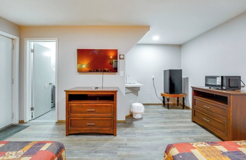 Clarkston Apartment | Ski, Explore, Bring Pets! Studio 5 Mi to Pine Knob