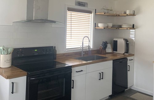 Roxbury House | Ski getaway 5 minutes to Plattekill Mountain + arcade games! Nearby Belleayre