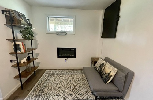 Roxbury House | Ski getaway 5 minutes to Plattekill Mountain + arcade games! Nearby Belleayre